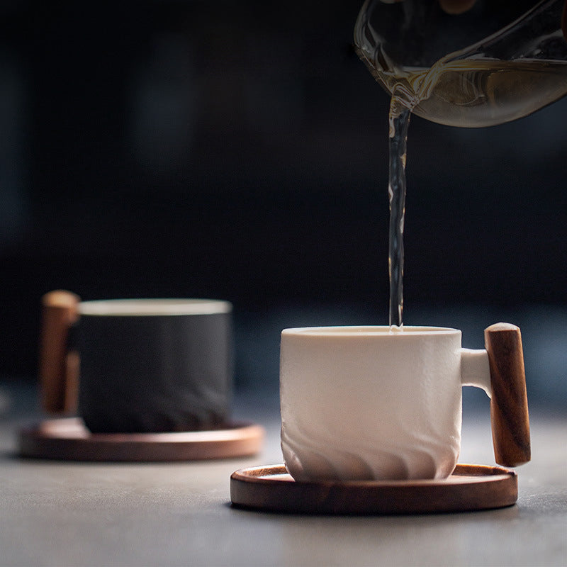 Tazza da caffè retrò in ceramica fatta a mano