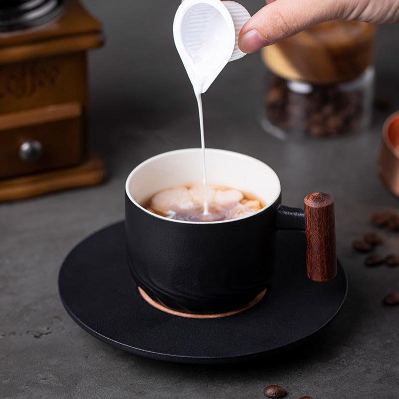 Tazza da caffè retrò in ceramica fatta a mano