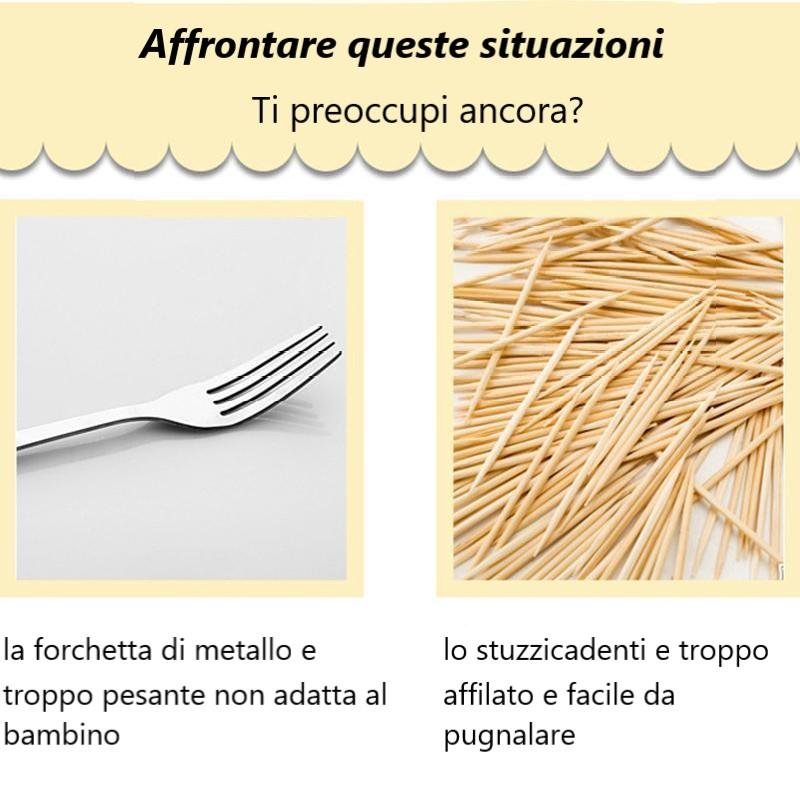 Formiche laboriose che spostano la forchetta della frutta