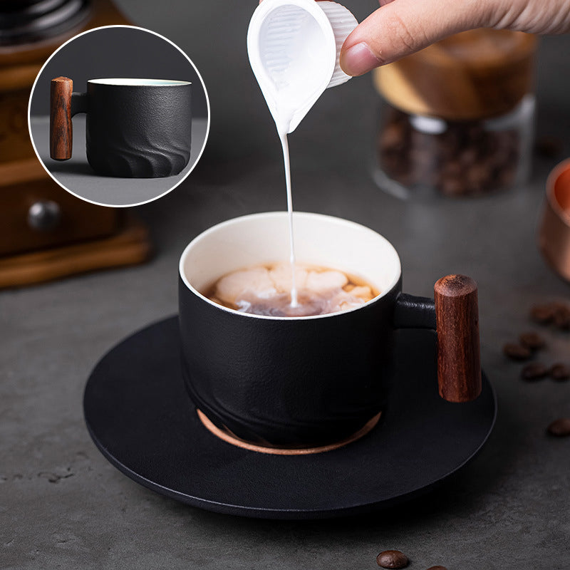 Tazza da caffè retrò in ceramica fatta a mano